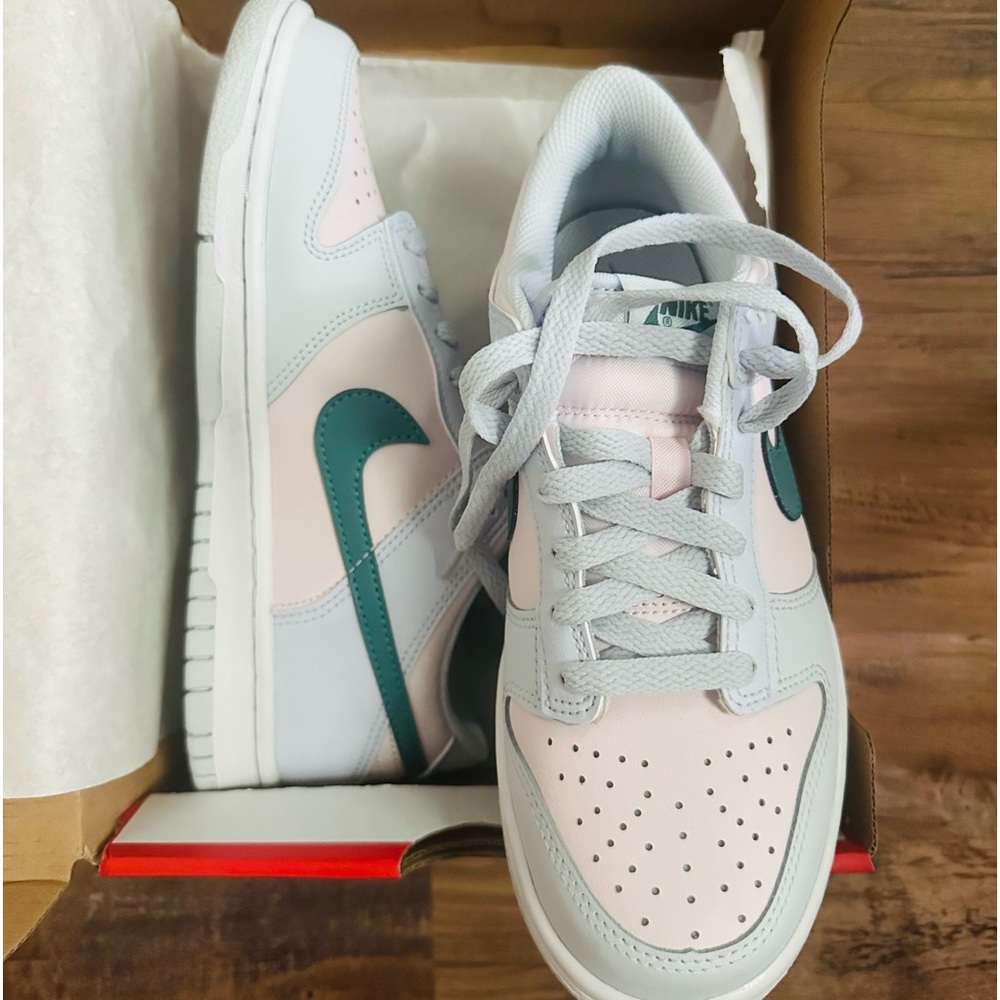 Boys Nike Dunk Low size 5Y